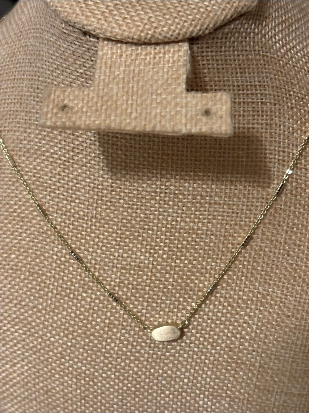 Elisa pendant Minimal Oval Pendant Necklace in Gold - Women Jewelry
